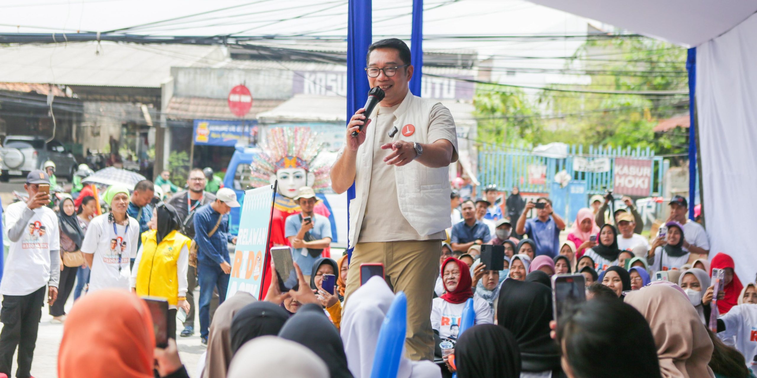 calon-gubernur-jakarta-ridwan-kamil-berjanji-membersihkan-kali-di-penggilingan-untuk-mengurangi-banjir